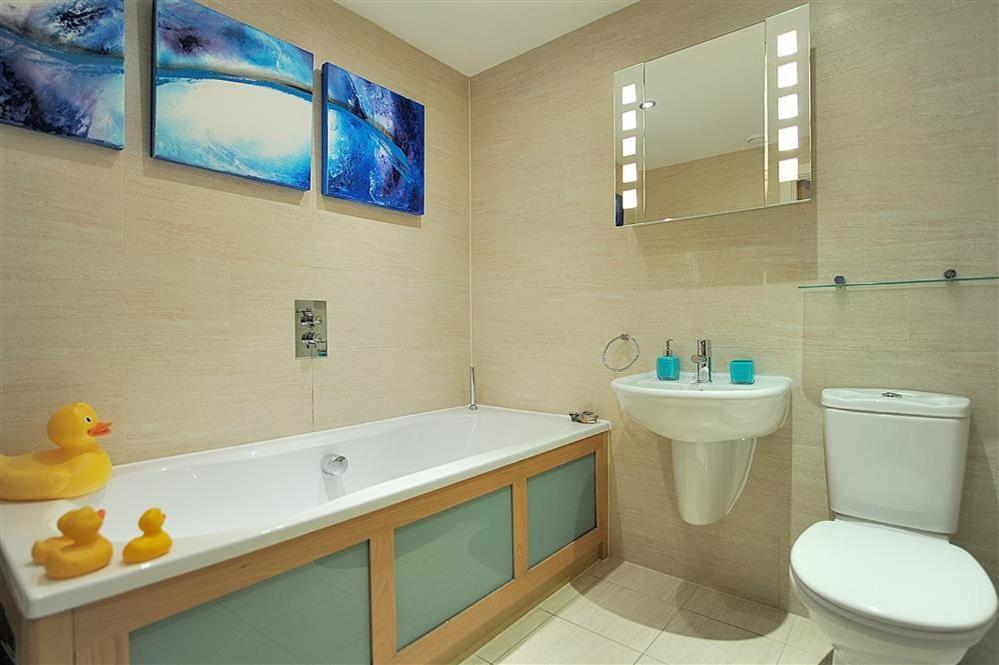 Sandstones Apartment West Bay