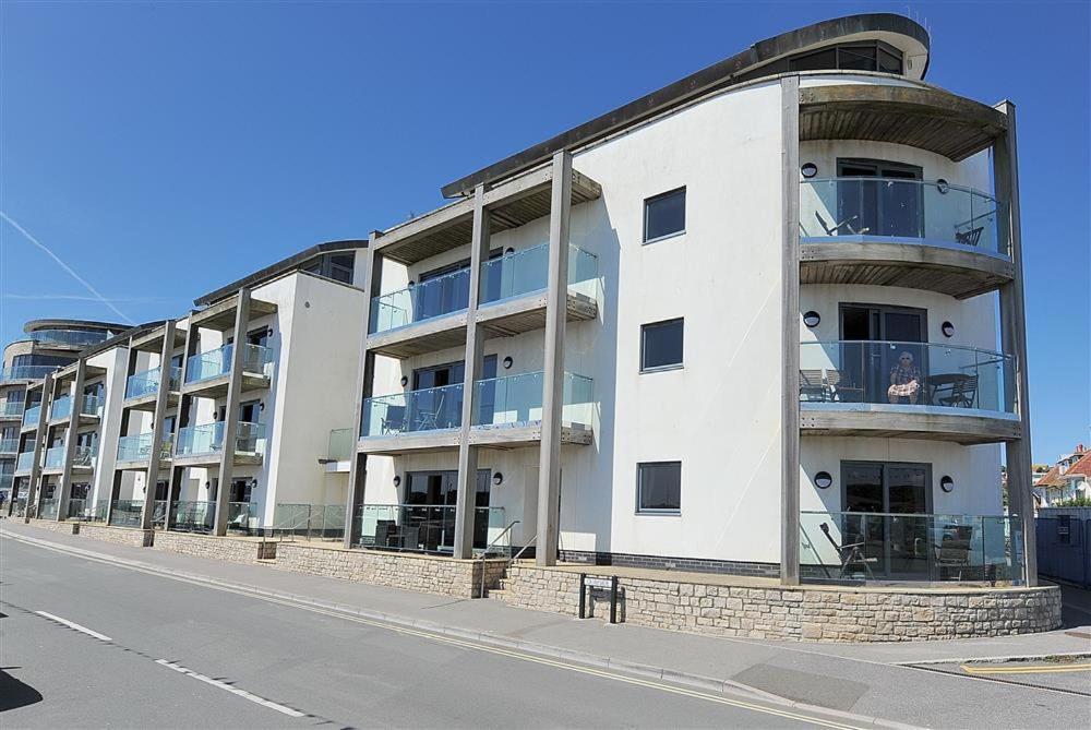 Sandstones Apartment West Bay